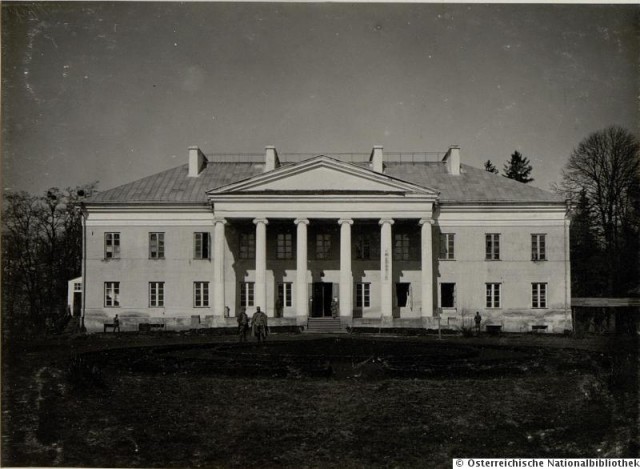 Палац в Острожці (зараз Рівненська область), 1916 р.