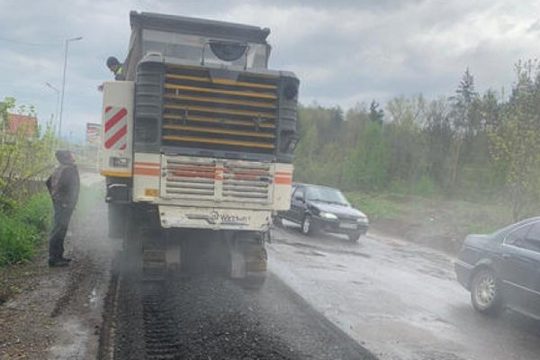 Проблемну дорогу Іршава-Довге нарешті почали ремонтувати (ФОТО)